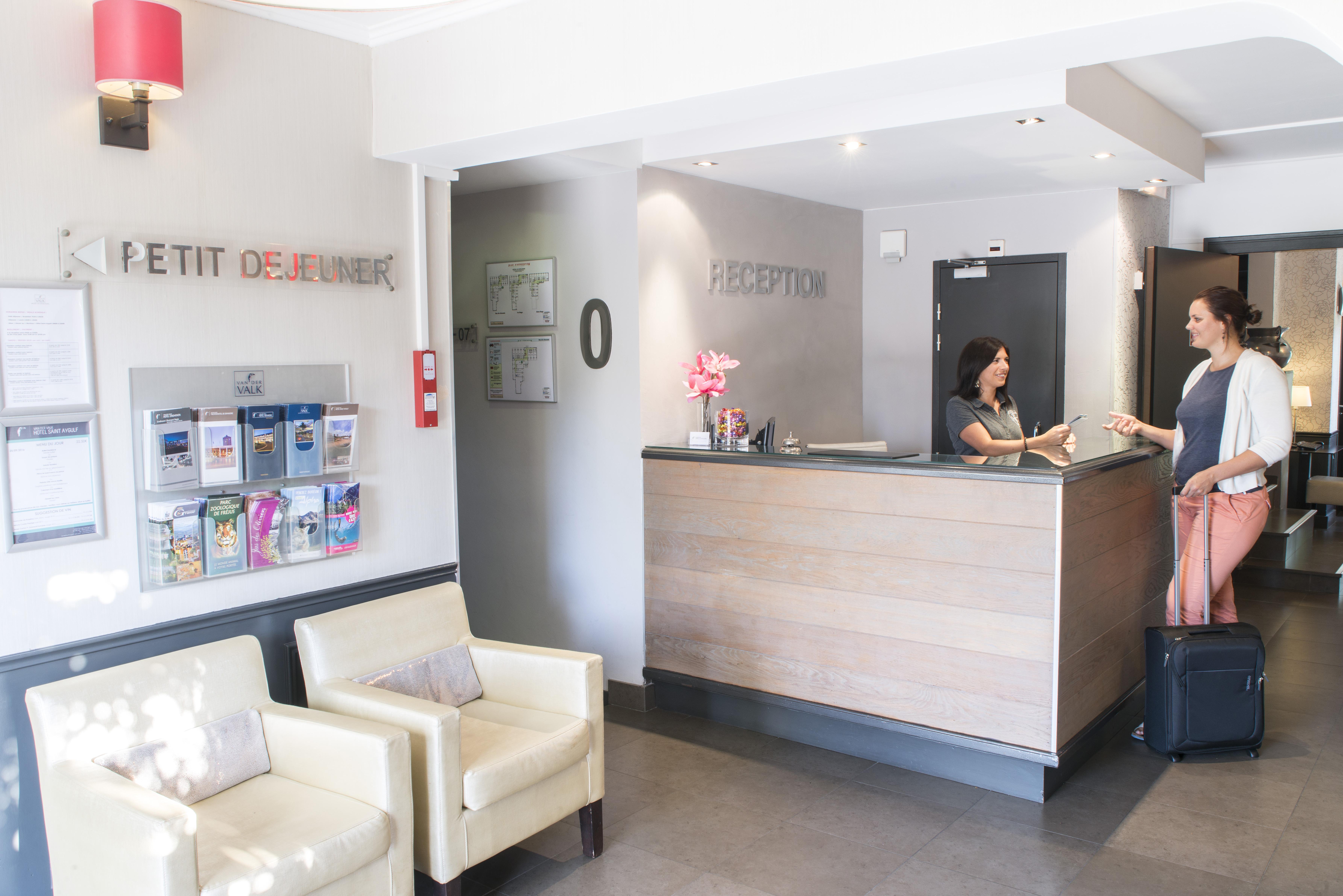 Van Der Valk Hotel Le Catalogne Сен-Глф Экстерьер фото
